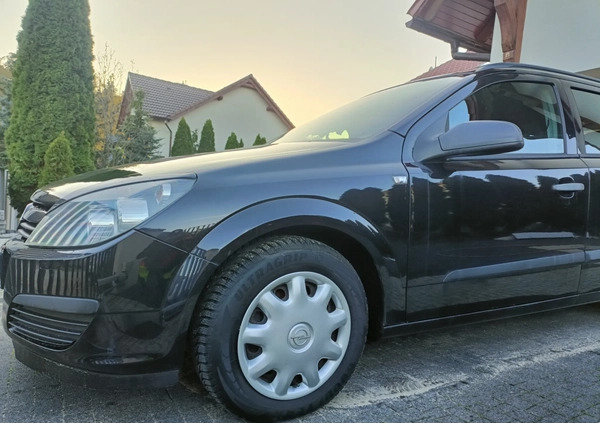 Opel Astra cena 9900 przebieg: 230000, rok produkcji 2004 z Gniezno małe 67